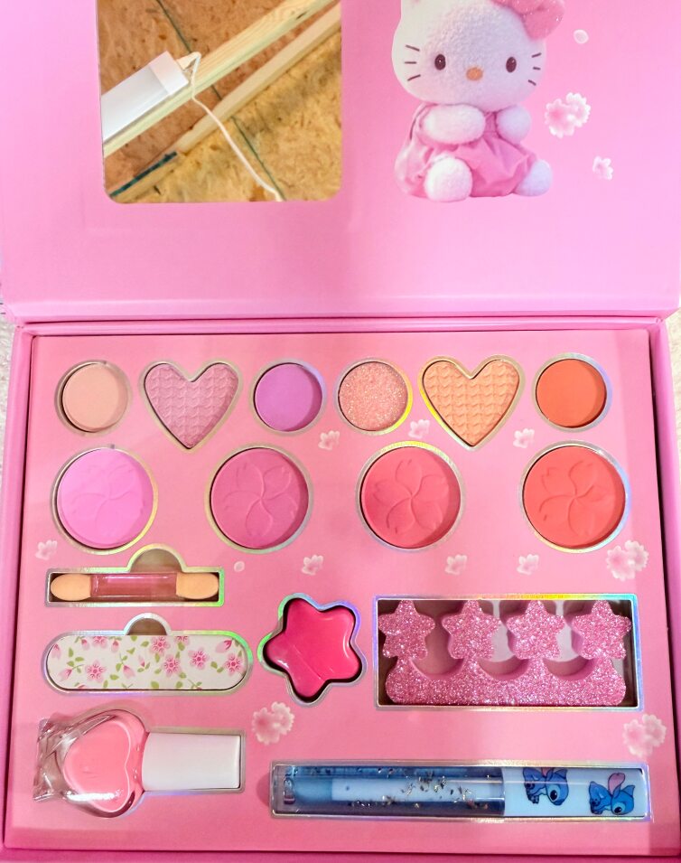 Hello Kitty branded makeup palette